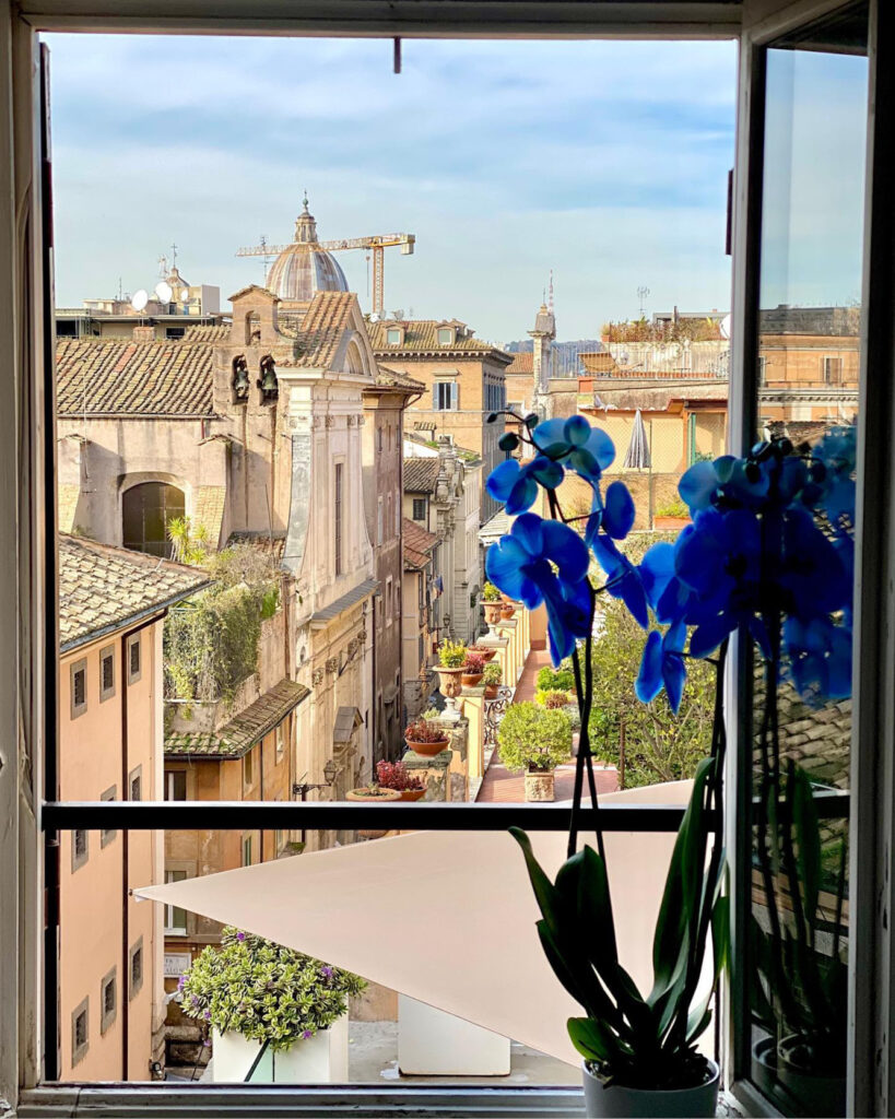 Janela do DOM Hotel de Roma observando os arredores de Piazza Navona