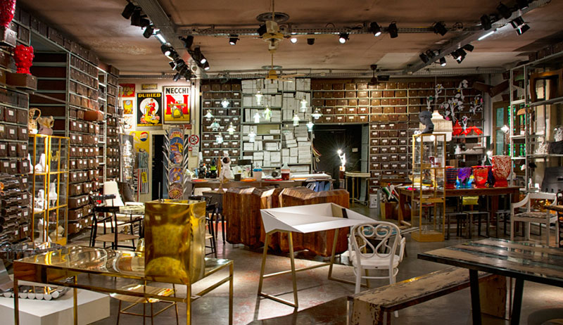 Galeria Rossana Orlandi transborda design por Milão.