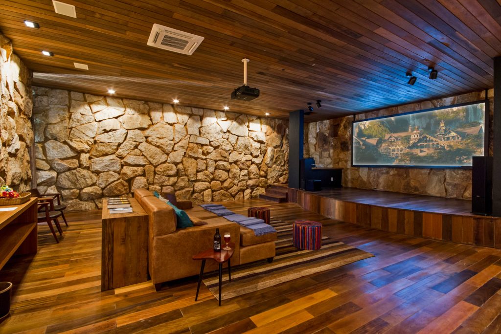 sala de conema do botanique hotel, um exemplo da diferença entre hotel e hotel boutique