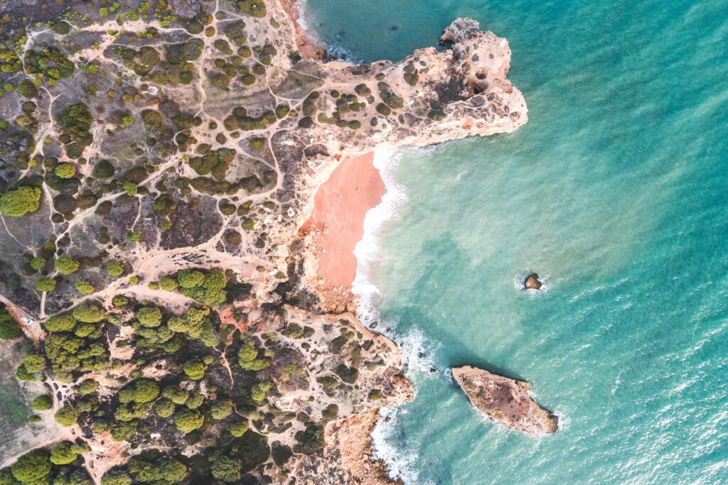 Vista area da praia de Comporta, Portugal.
