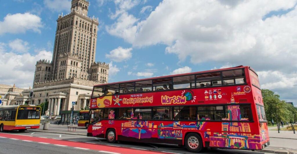 ônibus turístico em Varsóvia