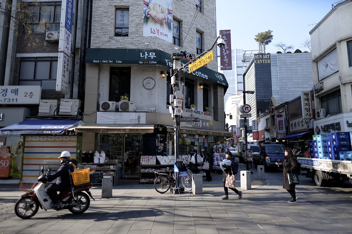 Restaurante design em Seul: Rua da região de Região de Gwanak-gu, Coreia do Sul. 