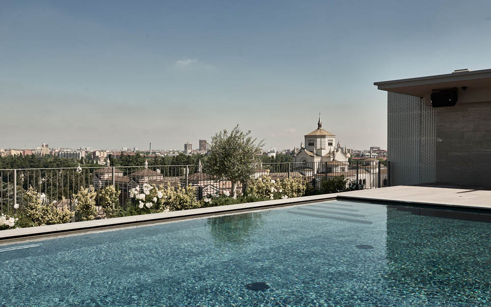 Piscina do Hotel VIU Milan - cobertura - Hotéis em Milão - Onde ficar - Dona Arquiteta