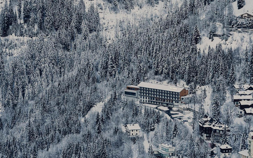 Visão distante de hotel nos alpes austriacos - The Cômodo, hotel em Bad Gastein