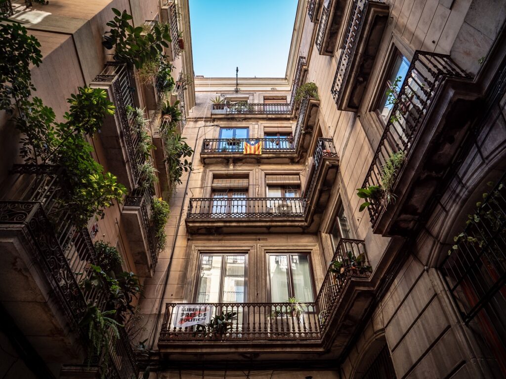 Prédio em arquitetura clássica de Barcelona;