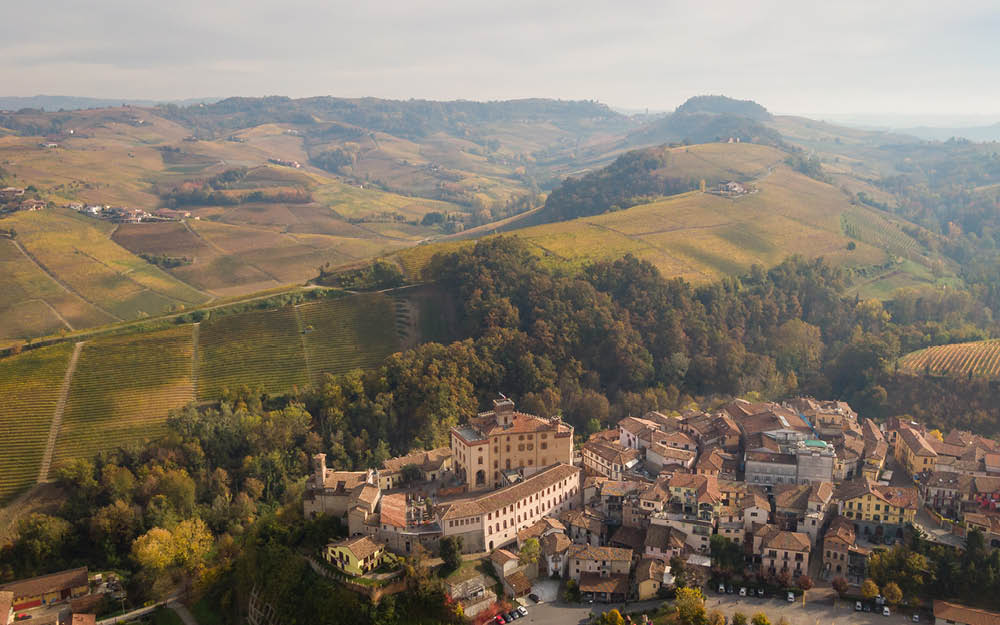 Fotografia da comuna de Barola, na região de Piemonte (Itália) - por Stefano Gandini