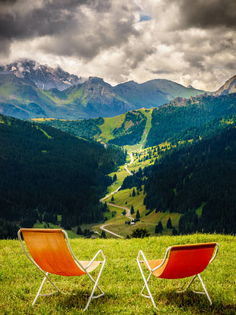 Visão panorâmica das montanhas na região de Trentino Alto Ádige, 