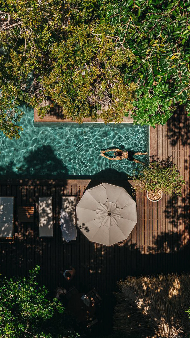 anavilhanaslodge piscina. exemplo da diferença entre hotel e hotel boutique