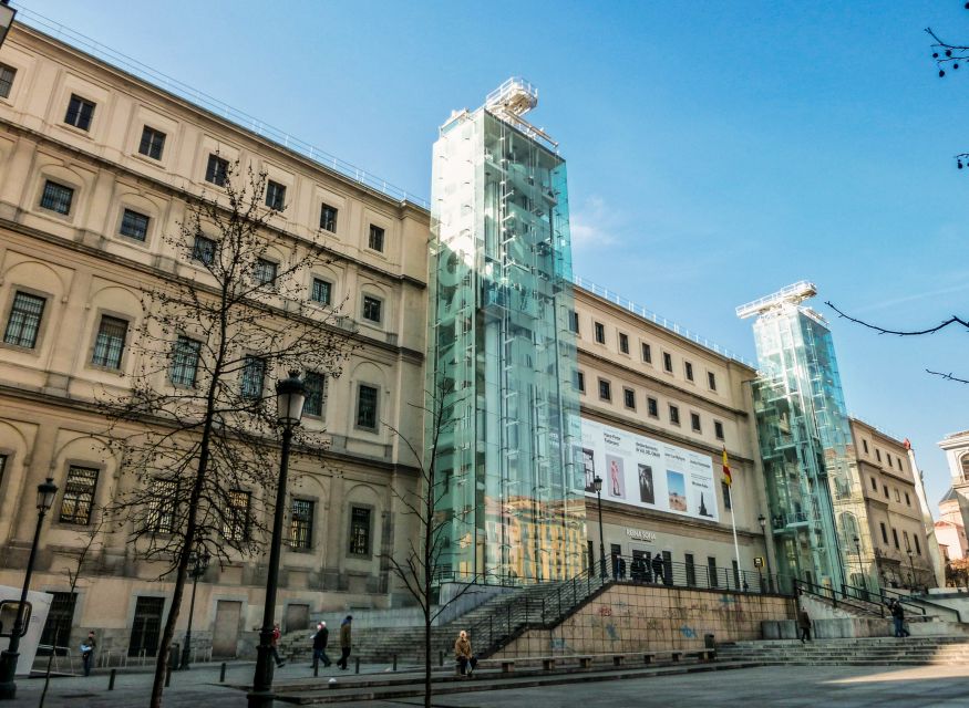 fachada do Museu Nacional de Arte Reina Sofía
