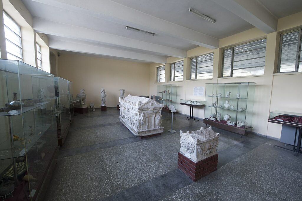 Kayseri_Archaeological_Museum_Hall_2_2333