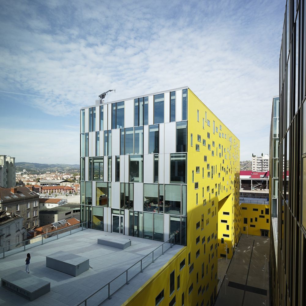 Psicologia das cores na arquitetura e uso do amarelo na fachada do Cite des Affaires (foto de Vincent Fillon e Philippe Ruault)