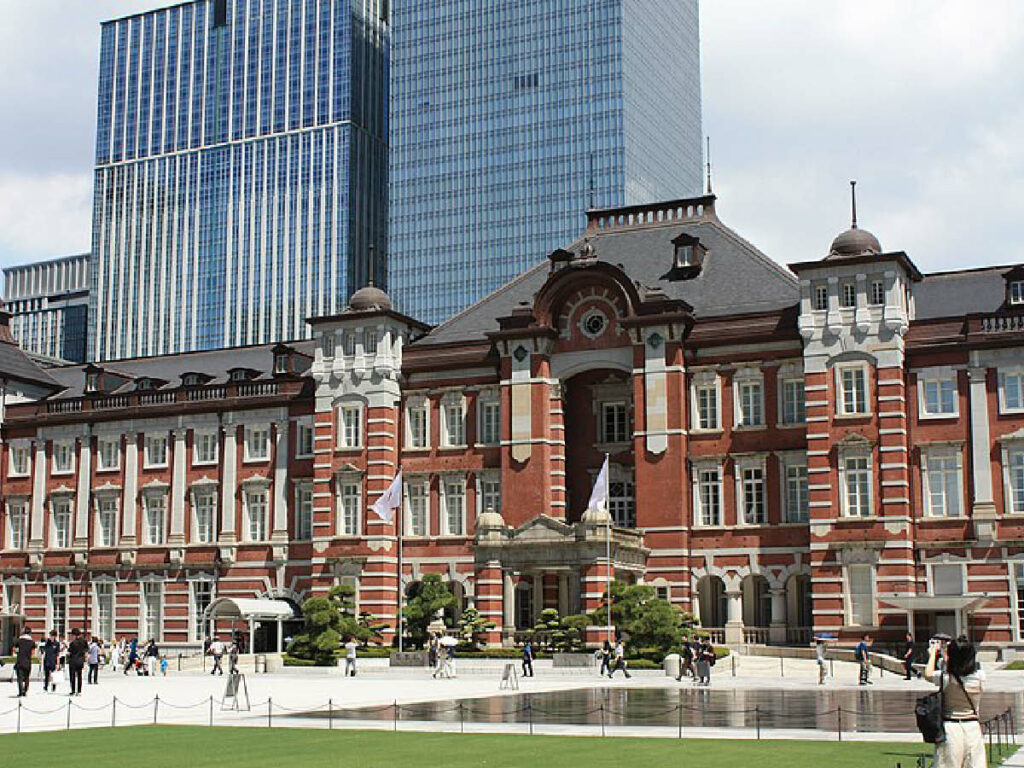 Estação de Tóquio, um dos exemplares mais notáveis da arquitetura japonesa do período Meiji