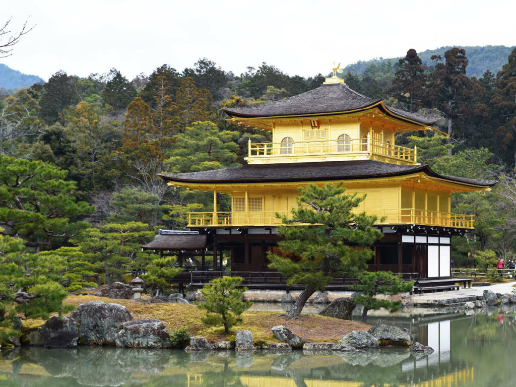 Pavilhão Dourado, exemplo de arquitetura japonesa antiga