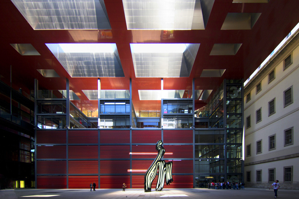 Museu de Arte Contemporânea reina Sofia em Madrid, parte do nosso roteiro de arquitetura pela Espanha