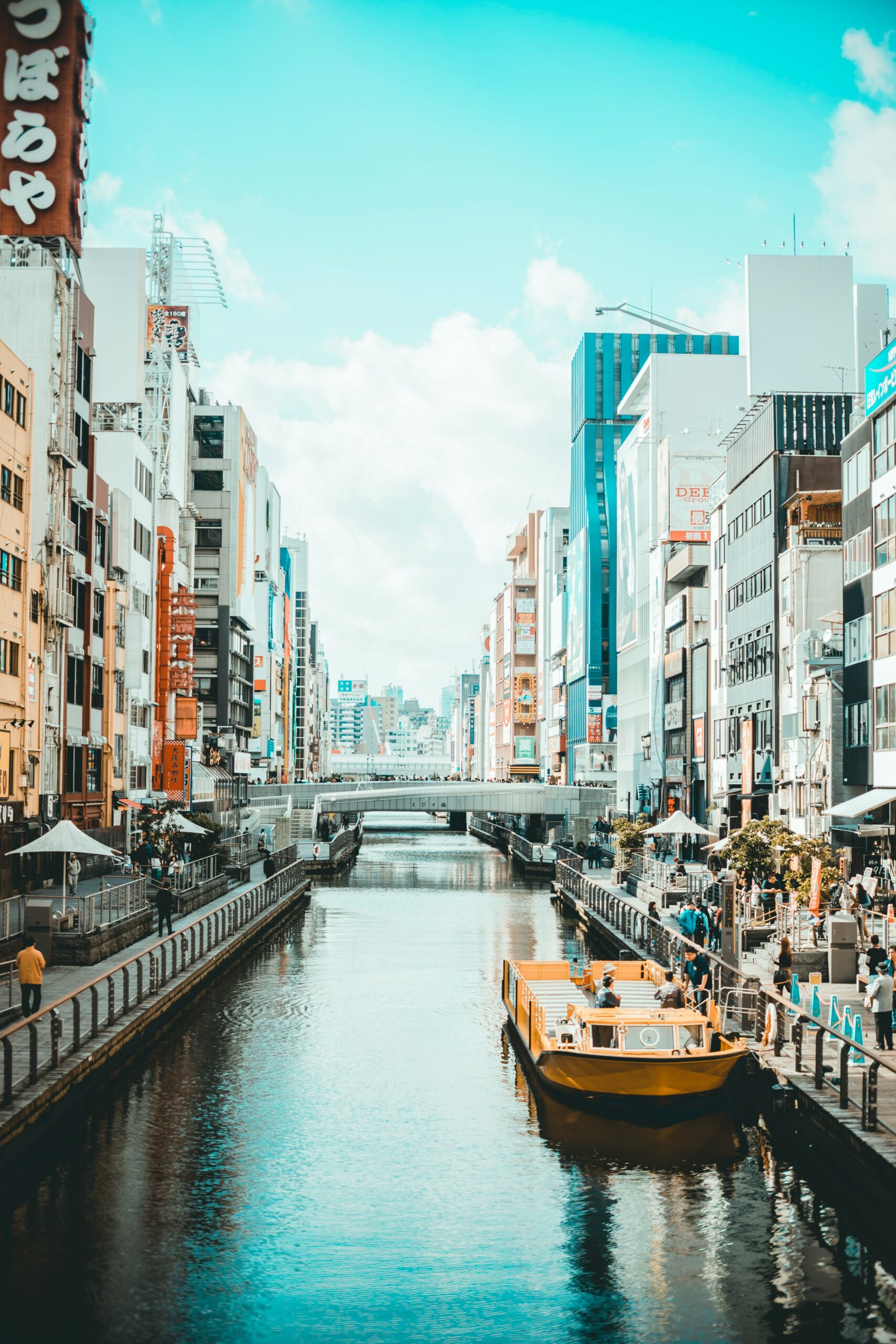 Osaka pode ser dividida entre seu lado moderno e seu lado histórico, os dois extremamente fascinantes.