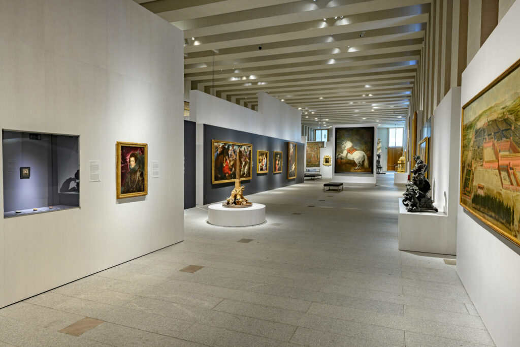 Galeria de pinturas em exposição no Palácio Real de Madrid