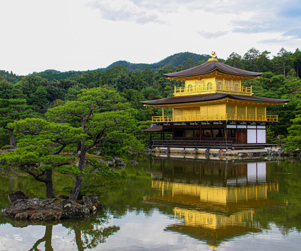  Kinkaluji, ou templo do pavilhão dourado