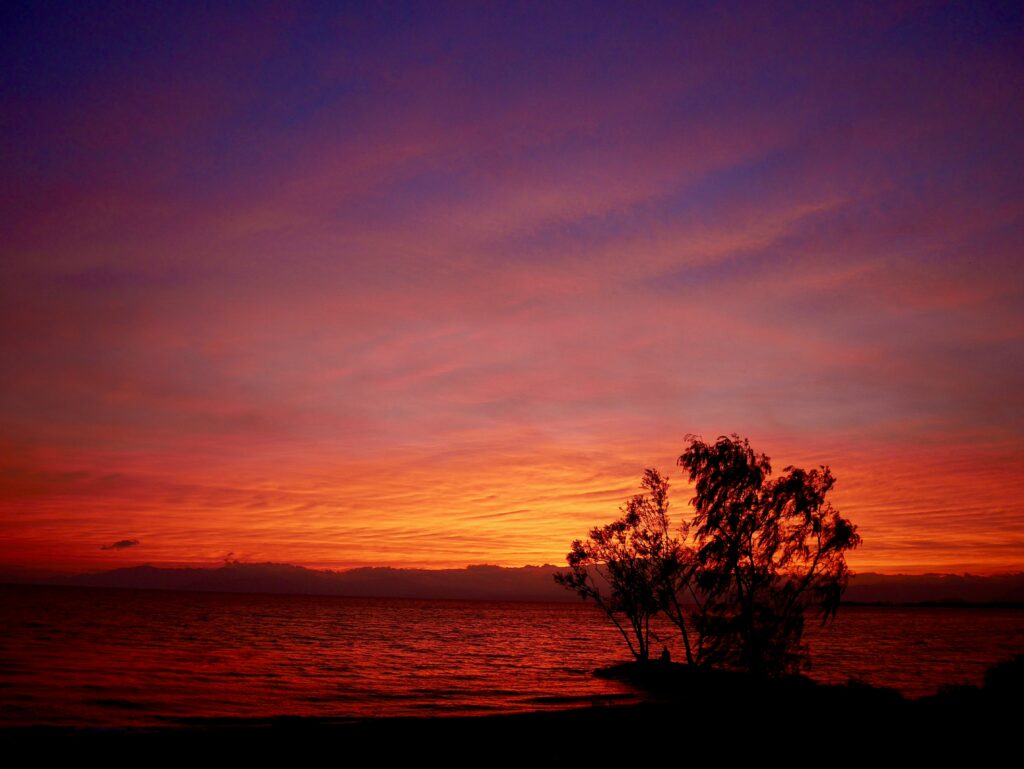 Lago Biwa no por do sol