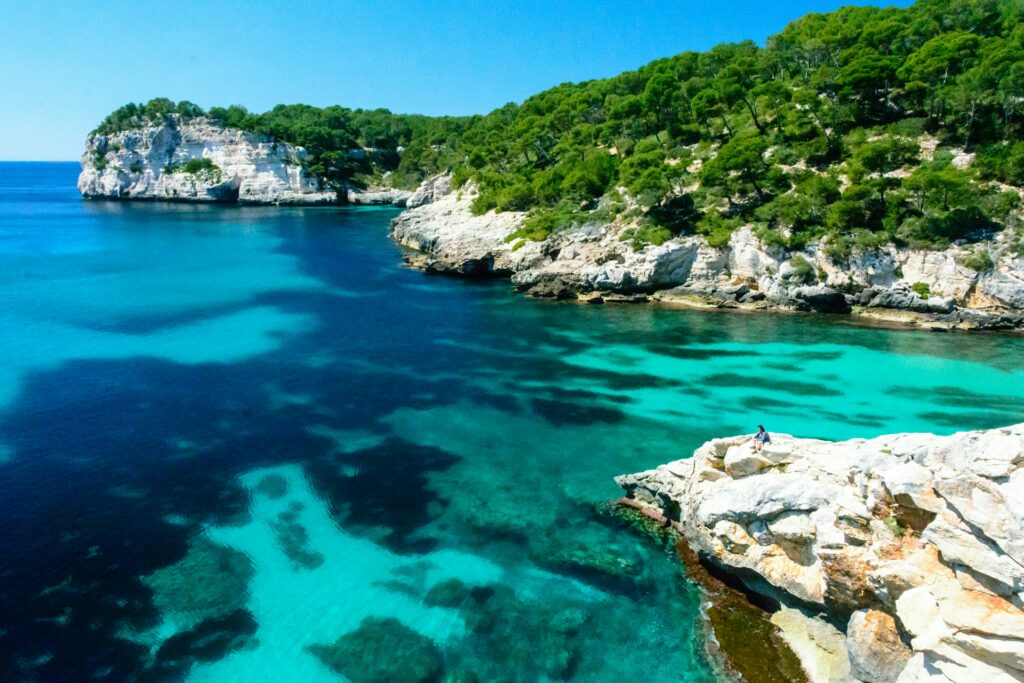 onde ficar nas ilhas Baleares, foto do mar de Menorca