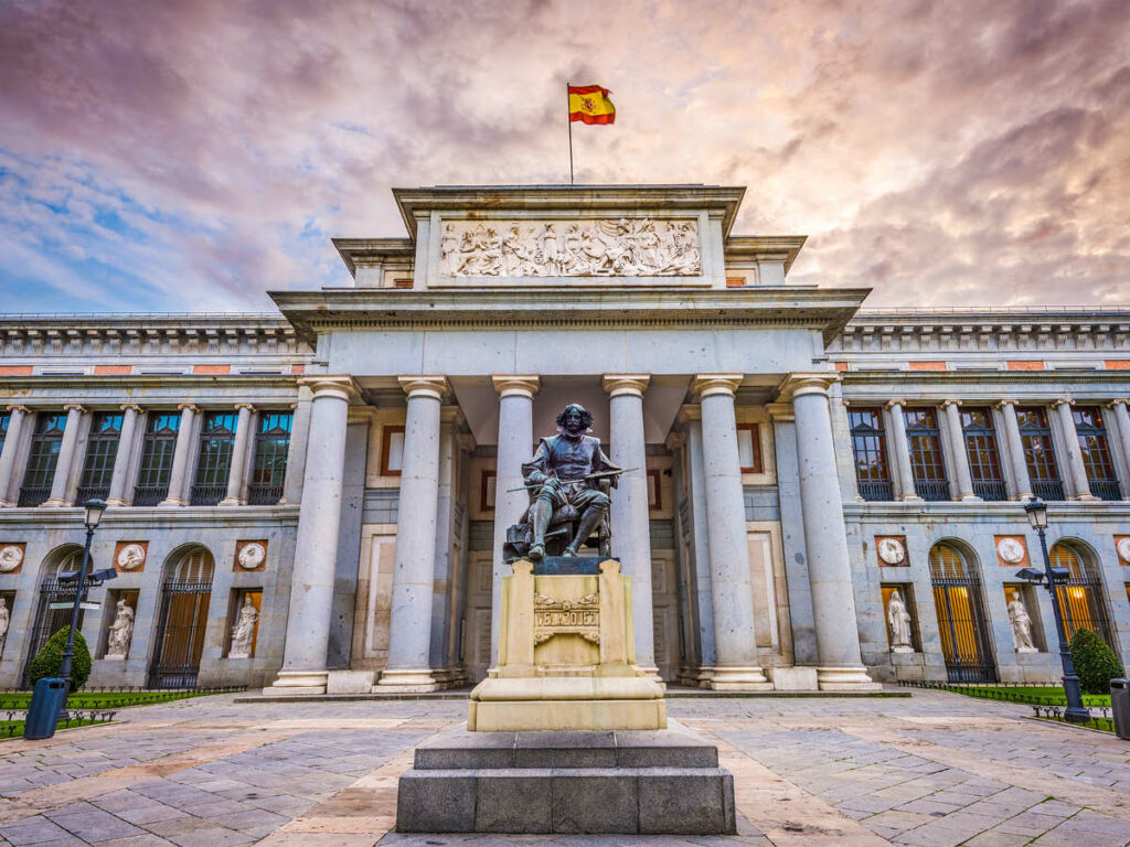 Fronte do Museu do Prado, em Madrid (espanha).