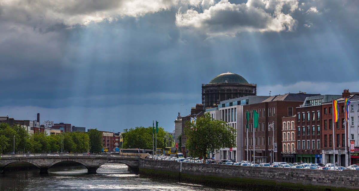 Rio Liffey e a cidade de Dublin | Foto de Steve Allen