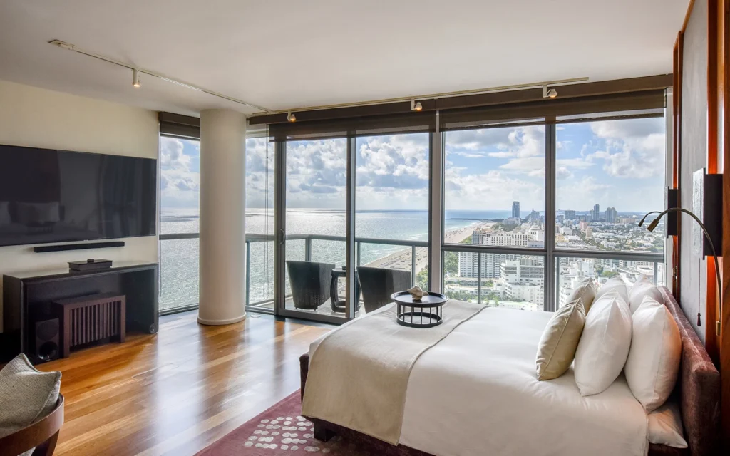 Acomodação bem decoração no hotel Setai de Miami Beach, Estados Unidos