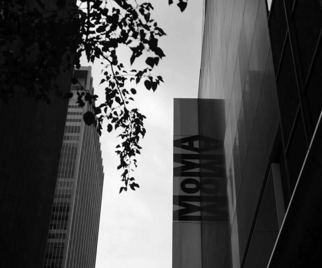 parte da fachada do museu MoMA