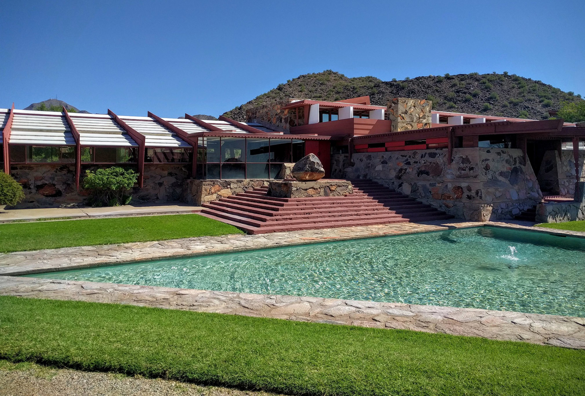 Frank Lloyd Wright: como se hospedar em obras do mestre