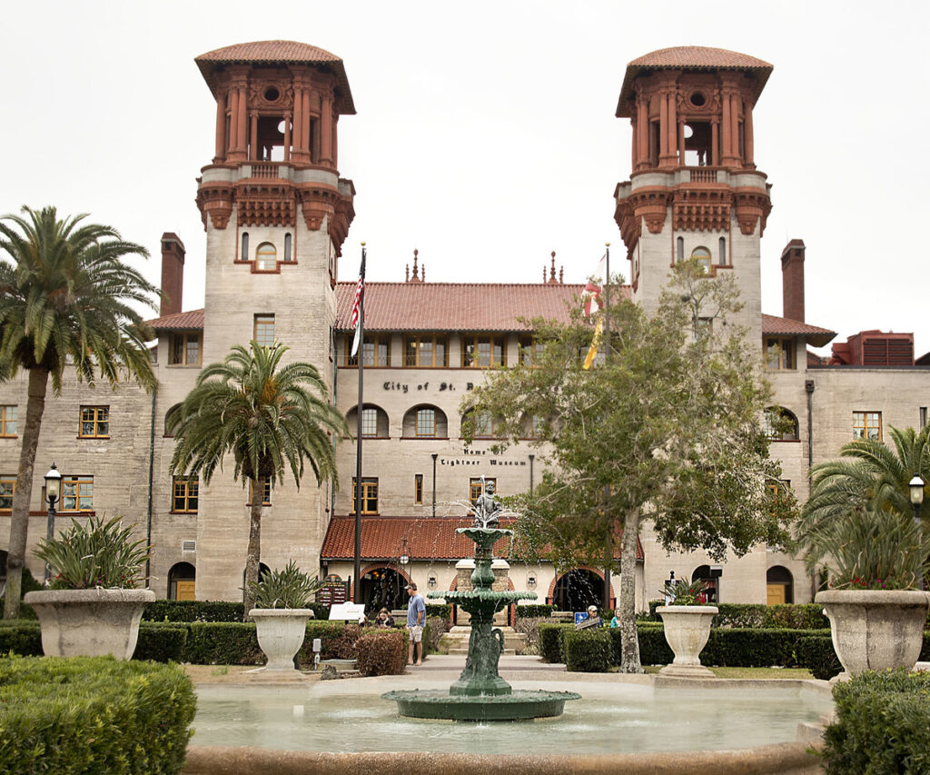 Fachada de prédio antigo em Saint Augustine. 