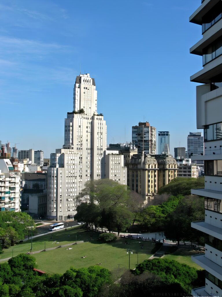 Edifício Kavanagh Building em Buenos Aires. | Foto: Alejandro Goldemberg (Reprodução)