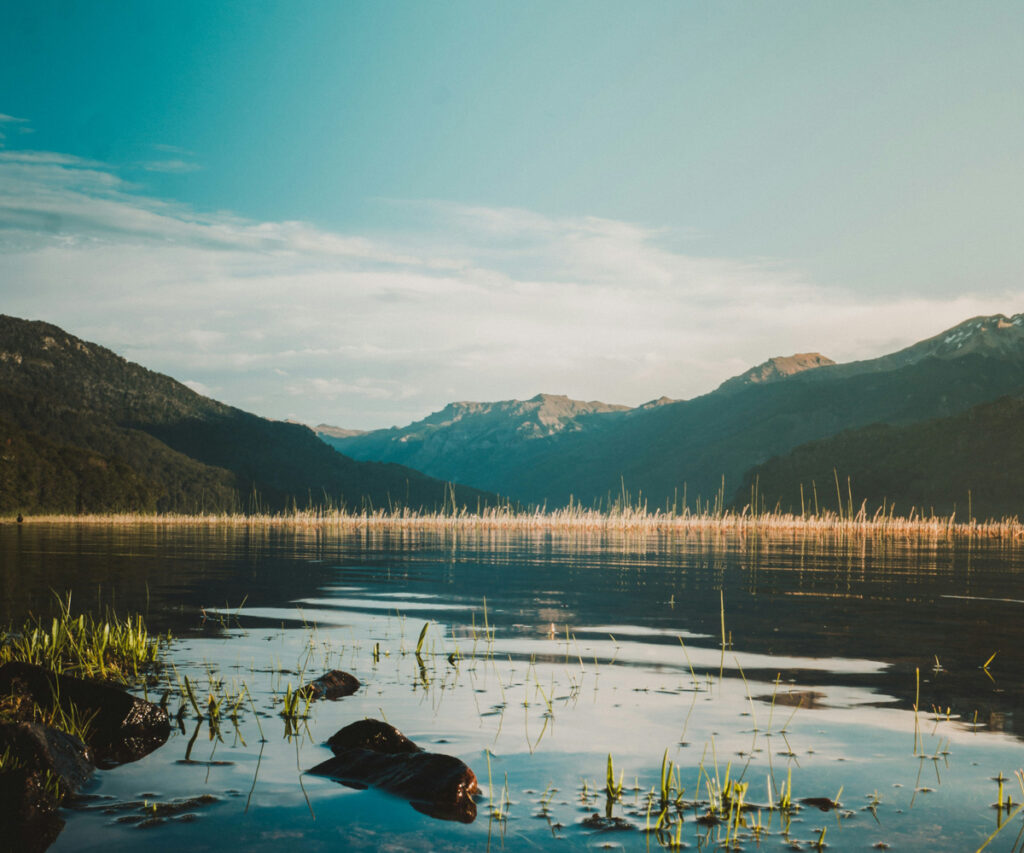 lago falkner na região da Patagônia, verão na argentina