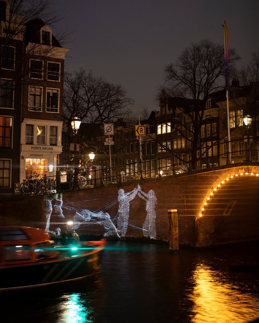 Percurso de barco para explorar as luzes da cidade — Festival de luz de Amsterdã