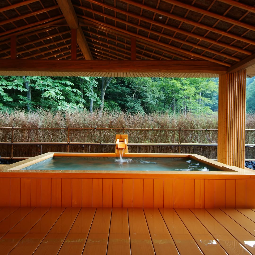 Banho em águas termais no Ryokan Nishimuraya Honkan.