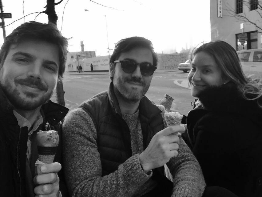 Bruno Batsitela, Alexandre Santiago e Clau Birolini no OddFellows, sorveteria Brooklyn