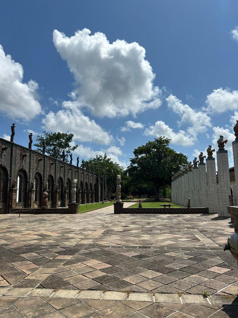 Pátio central da Oficina Cerâmica de Francisco Brennand.