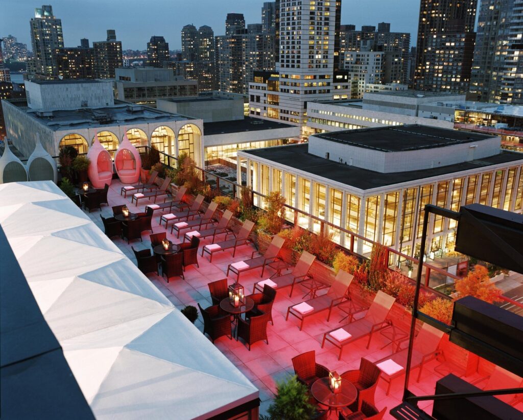 Terraço do Empire Hotel de Nova York, no distrito de Upper West Side.