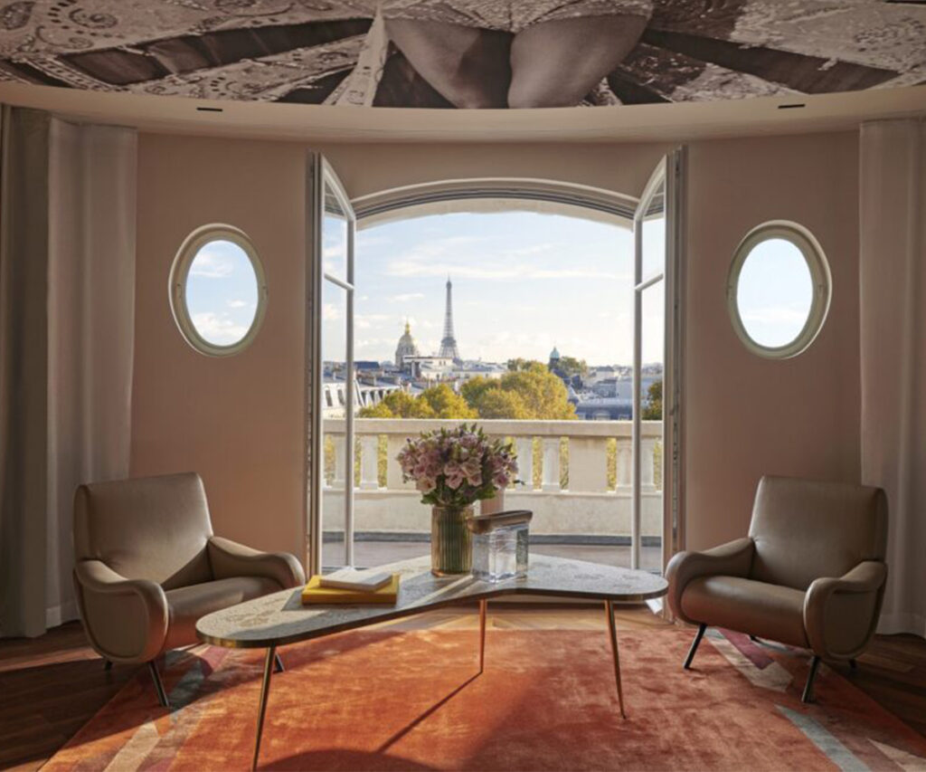 Acomodação do hotel lutetia com vista para a torre eiffel, uma das melhores opções entre hotéis de luxo em Paris