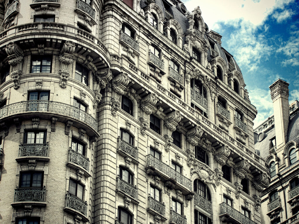 The Ansonia, histórico edifício em estilo beaux-arts na cidade de Nova York, dentro do bairro de Upper West Side. A foto é de Jeffrey Zeldman