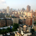 Visão aérea do bairro Upper East Side de New York City, foto por Alex Maisuradze