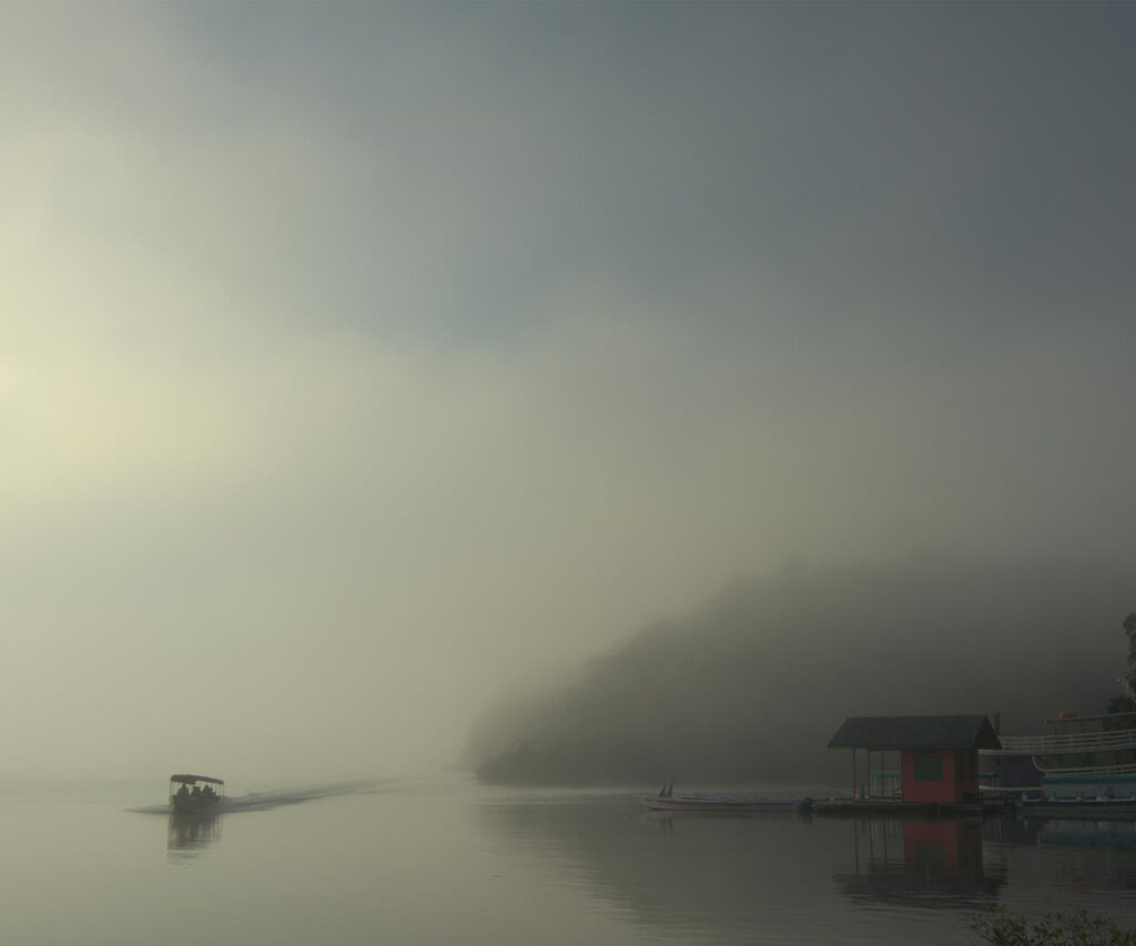 passeio de barco no rio negro