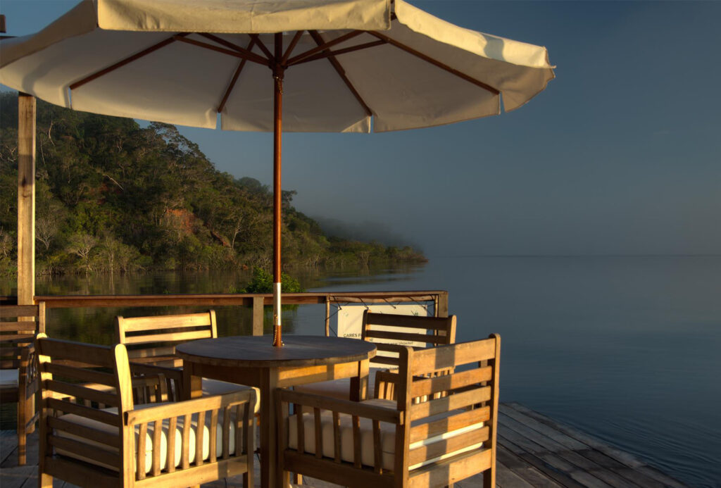 Bar do hotel Ana Vilhanas a beira do Rio Negro