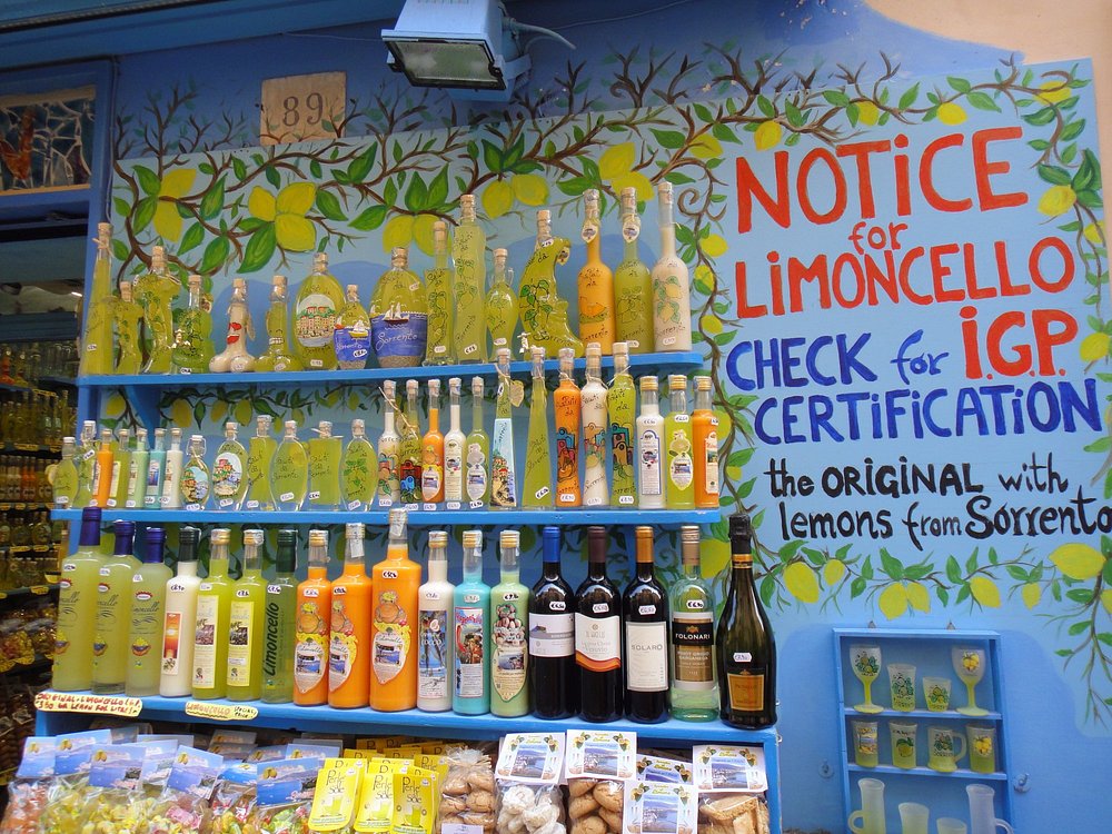 Limoncello, bebida tradicional de Sorrento