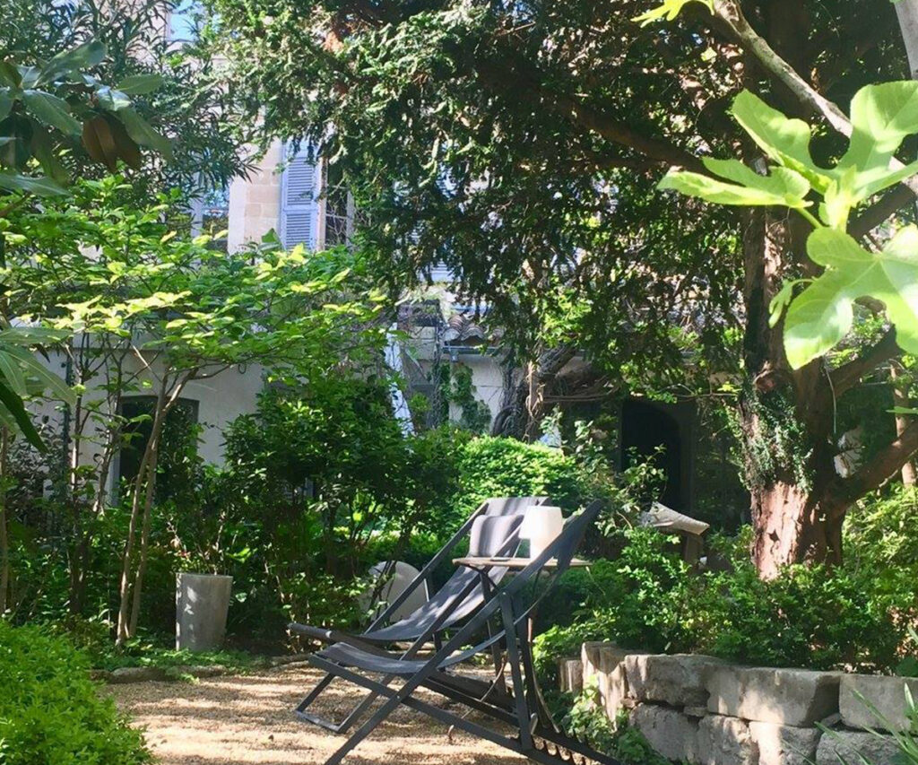 Área externa do hotel Les Jardins de Baracane, uma opção de onde ficar para aproveitar o festival d'Avignon