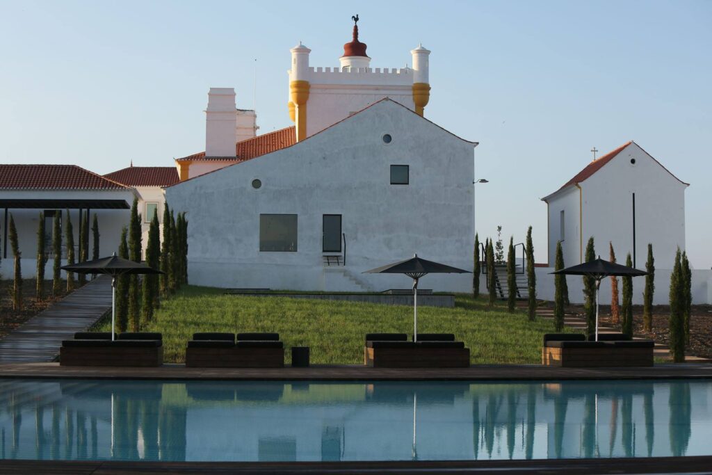 Piscina no Torre de Palma, hotel vinicola em Monforte, cidade pequena de Portugal