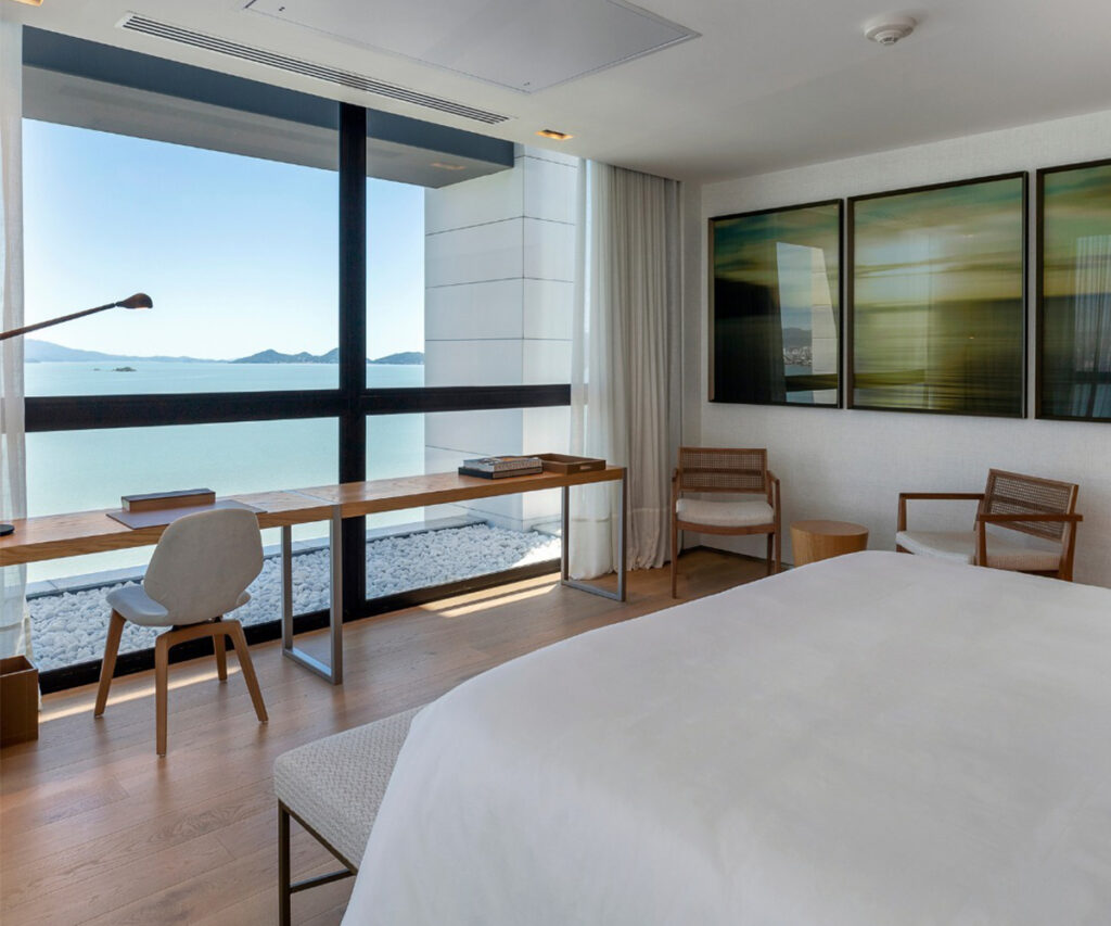 suíte do lk design com vista para o mar - uma das opções de onde ficar em Florianópolis