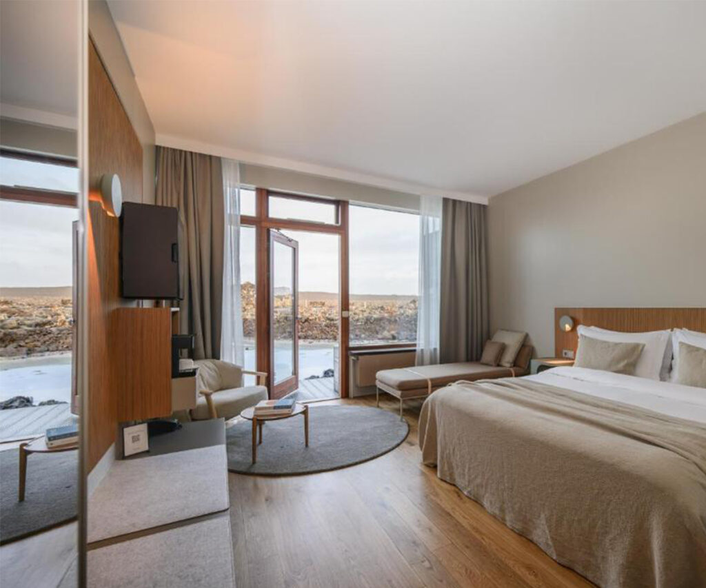 Acomodação minimaçista do hotel silica com vista para a paisagem natural