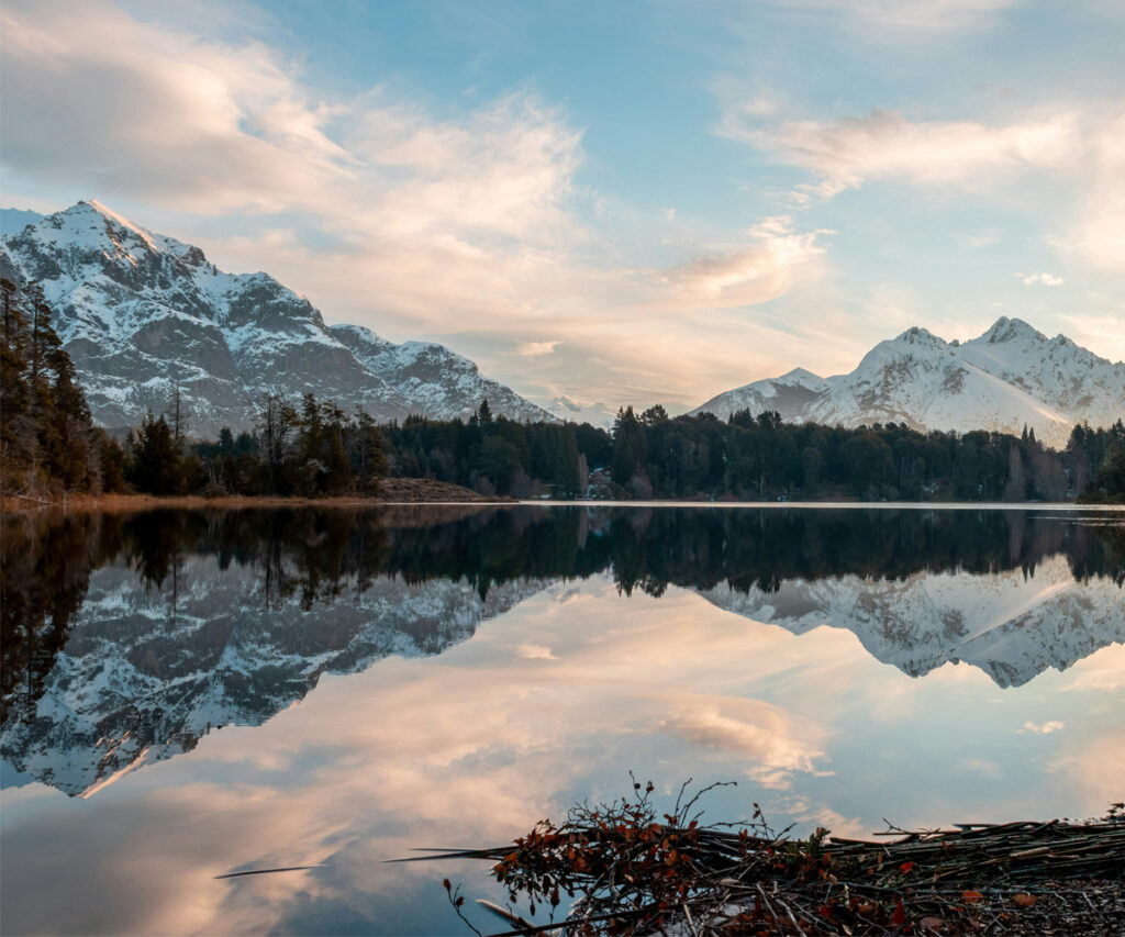 Paisagem de bariloche um dos lugares que mais aparecem nos pacotes de viagem para argentina