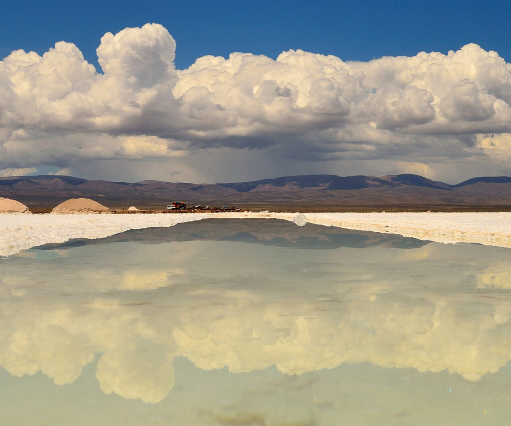 salinas grandes, um lugar que costuma estar nos pacotes de viagem para argentina