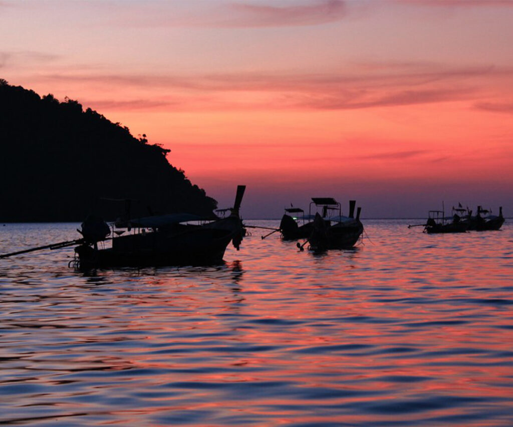p|ôr do sol nas ilhas phi phi