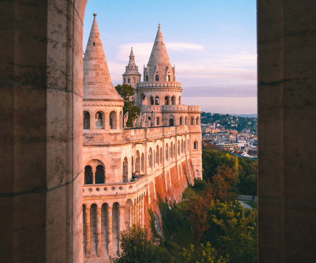 vista de castelo de budapeste, destino low cost europa